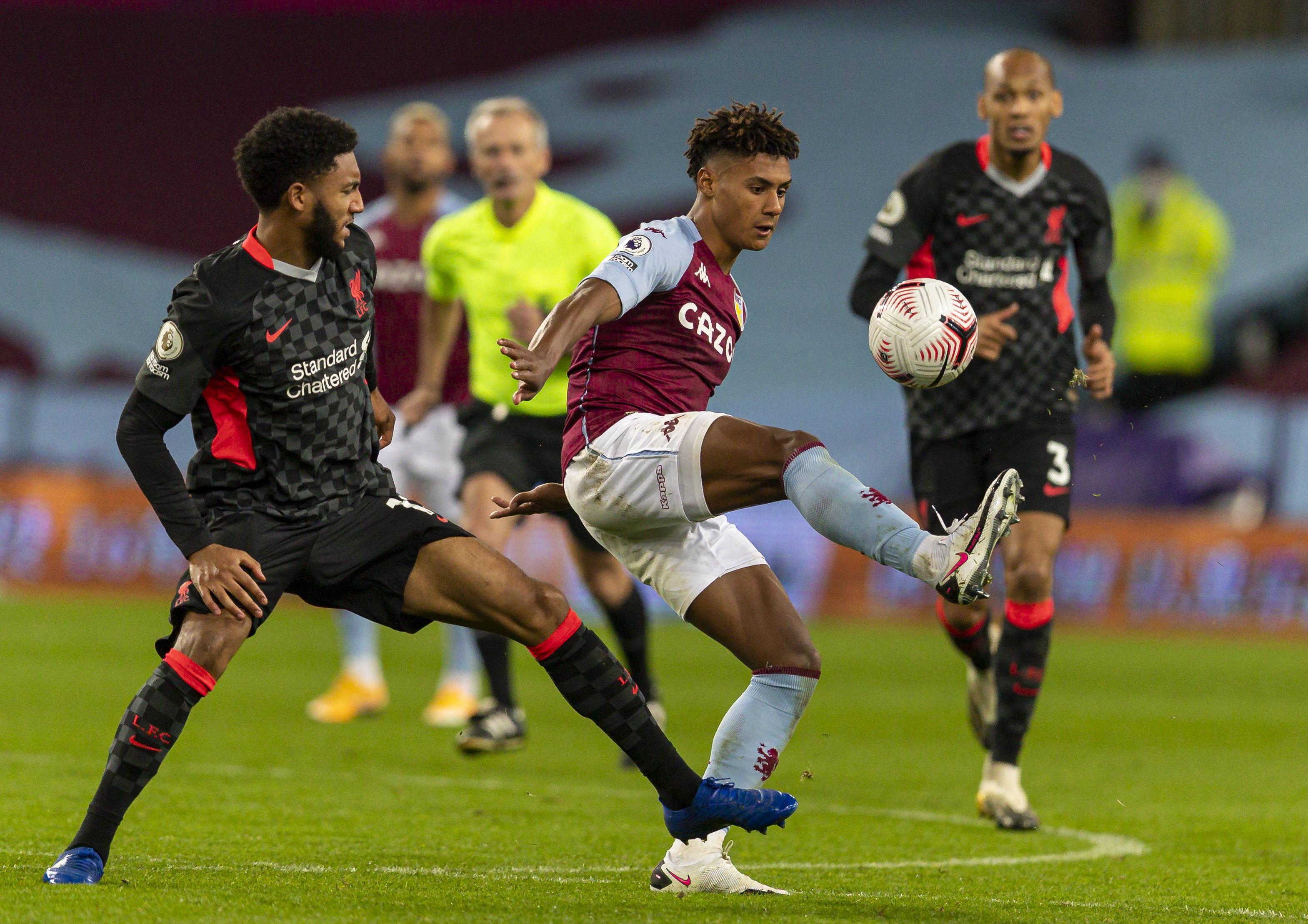 德天空：莱比锡对哈维-西蒙斯标价已降至7000万欧左右.